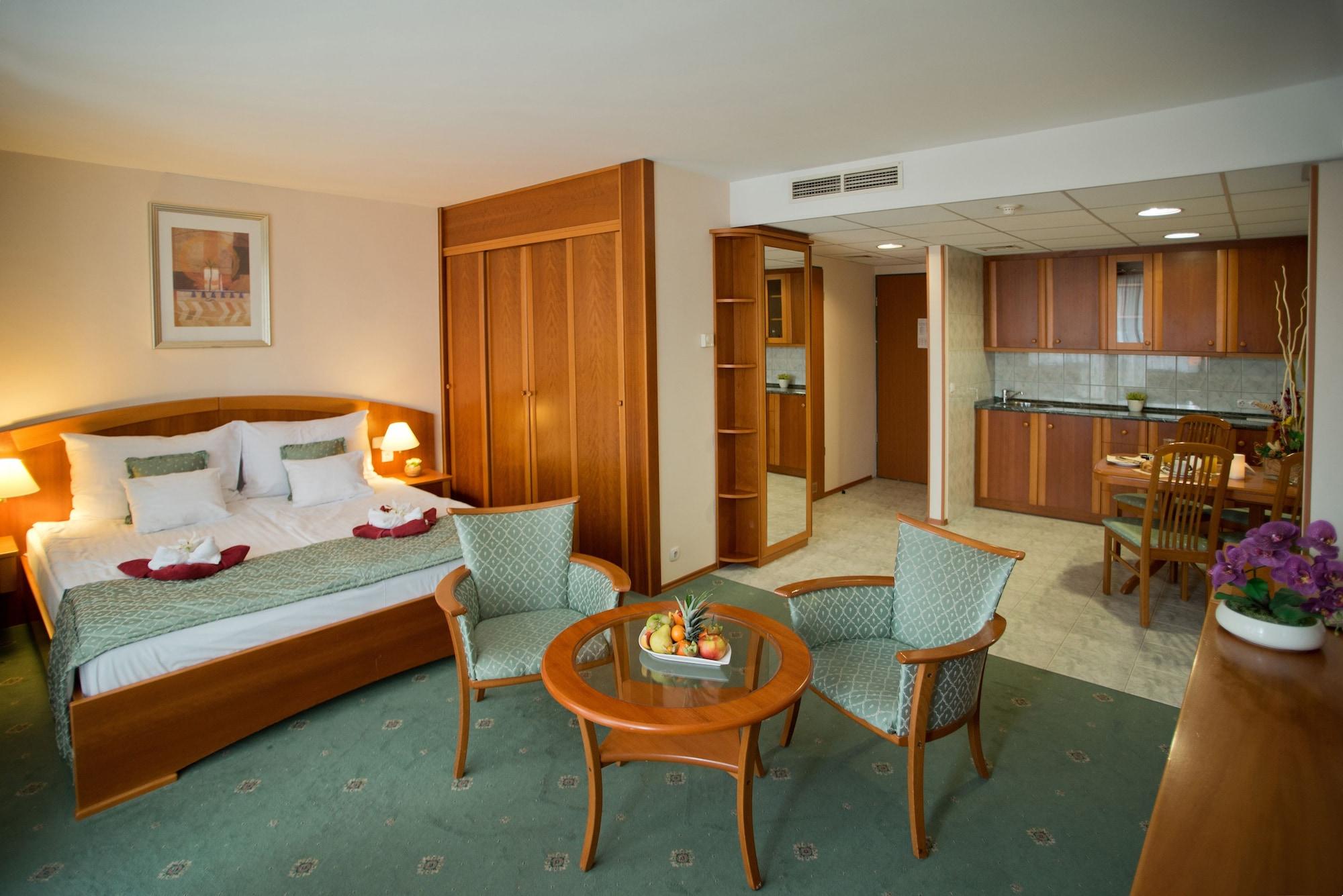 Palace Hotel Хевиз Экстерьер фото